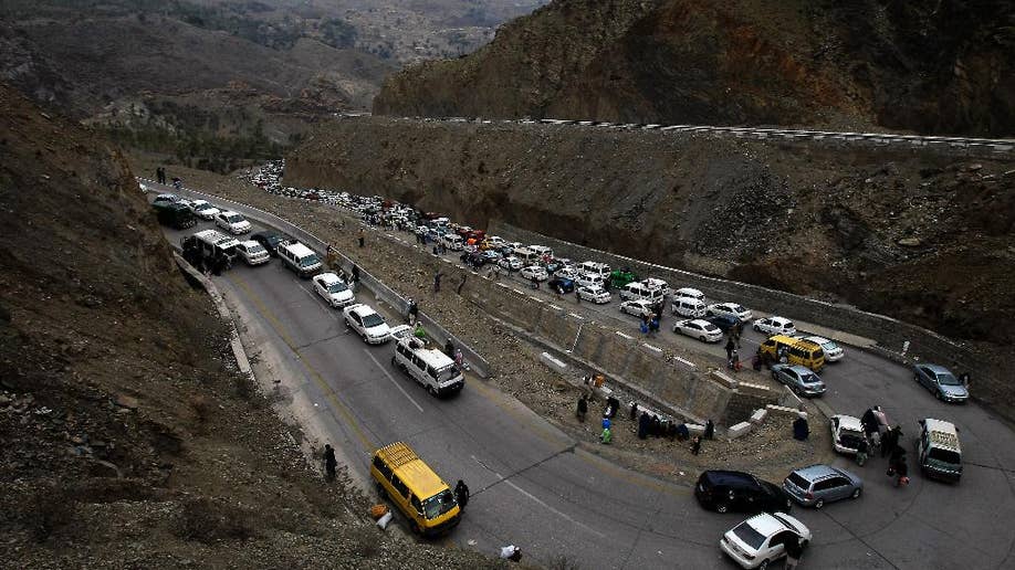 Over 20,000 cross reopened Pakistani-Afghan border | Fox News