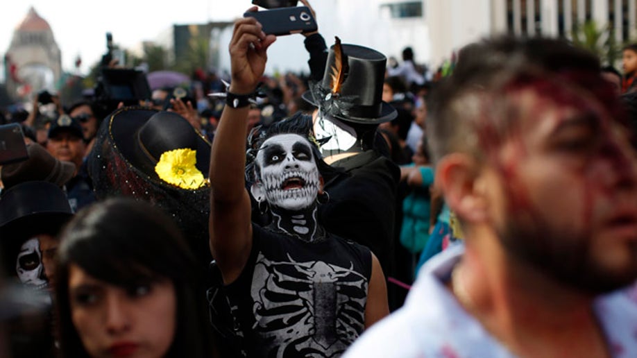 c78f30f3-APTOPIX Mexico Day of the Dead