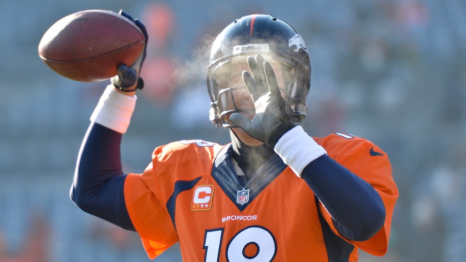 6cc86d83-Titans Broncos Football