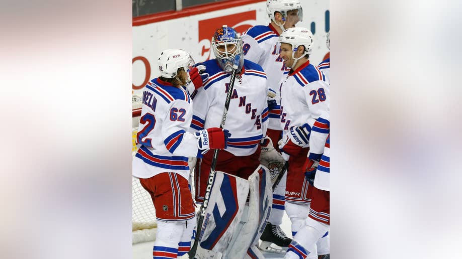 Gol lampu hijau JT Miller memberi Rangers kemenangan 3-2 atas Wild, ditambah gelar divisi