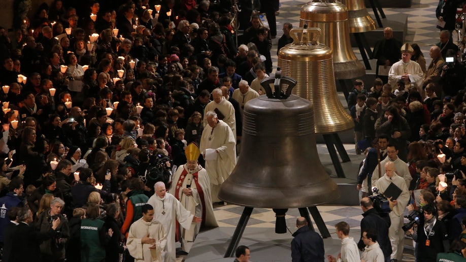 1717a74b-France Notre Dame Bells