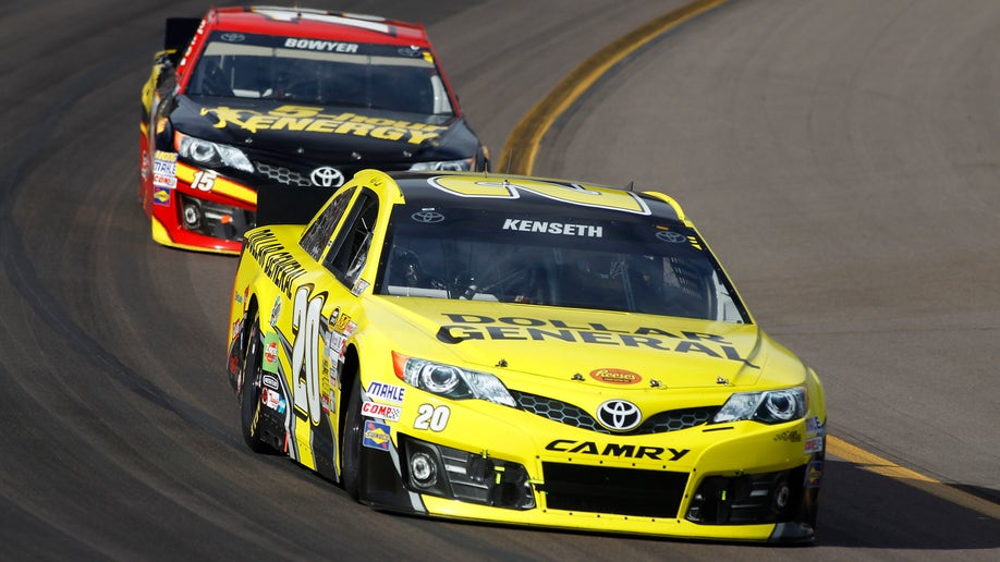 dcf89e9a-NASCAR Phoenix Auto Racing