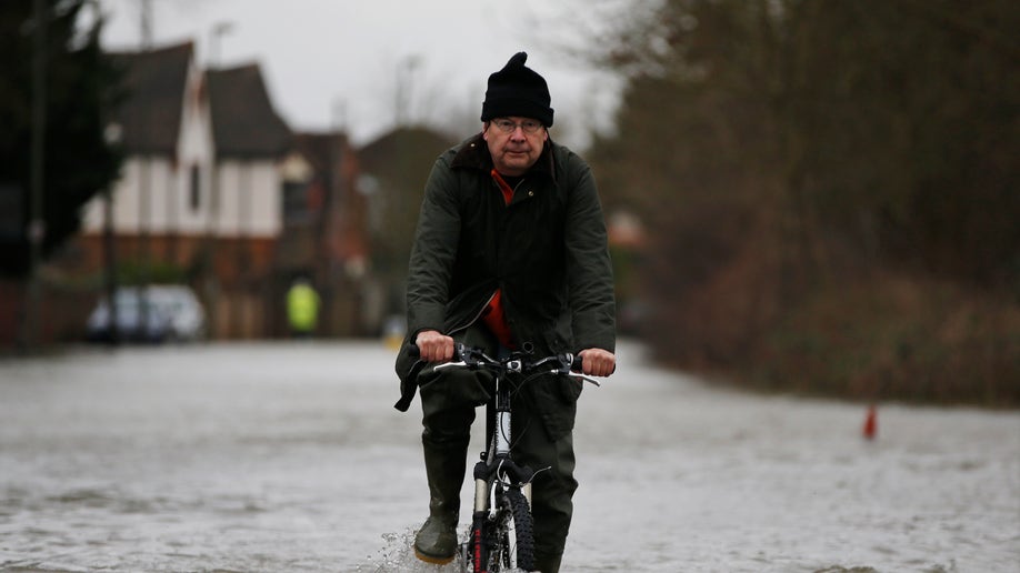 bfe454a2-Britain Floods