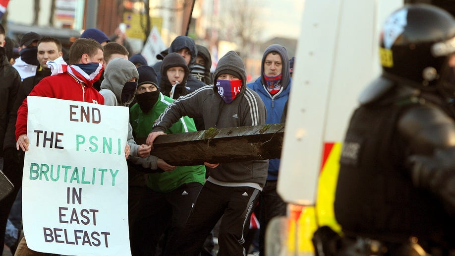 bd471d39-Brital Ulster Protest