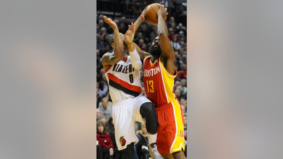 1e921e6f-Rockets Trail Blazers Basketball