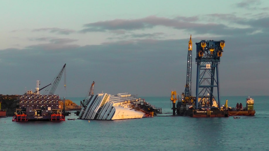 edc9b2b2-Italy Ship Aground