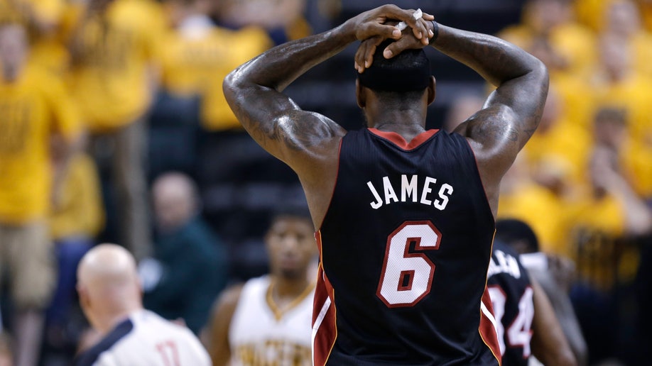 714343fb-APTOPIX Heat Pacers Basketball