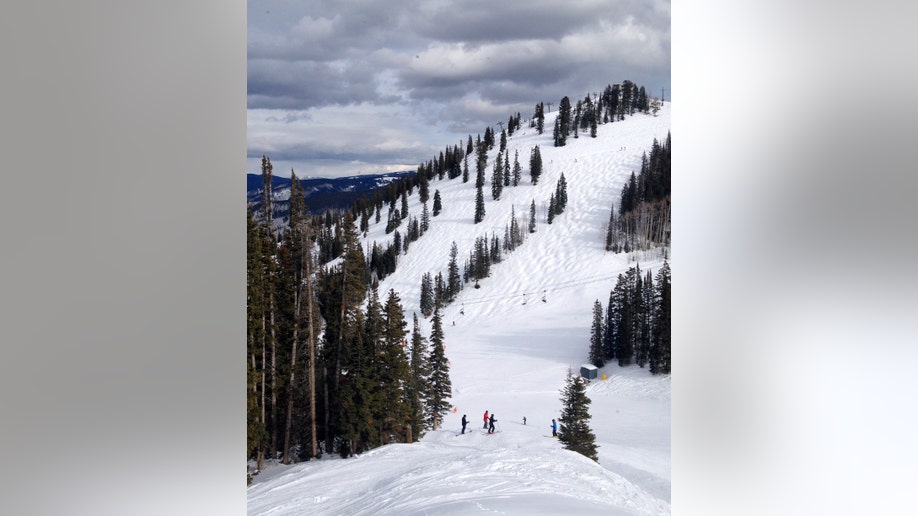 Travel-Skiing-Adult Beginners