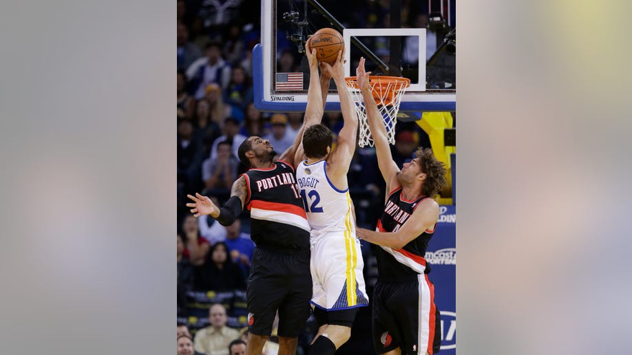 f884dae2-Trail Blazers Warriors Basketball