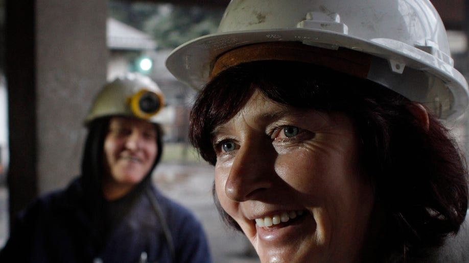 1463c05e-Bosnia Women Miners