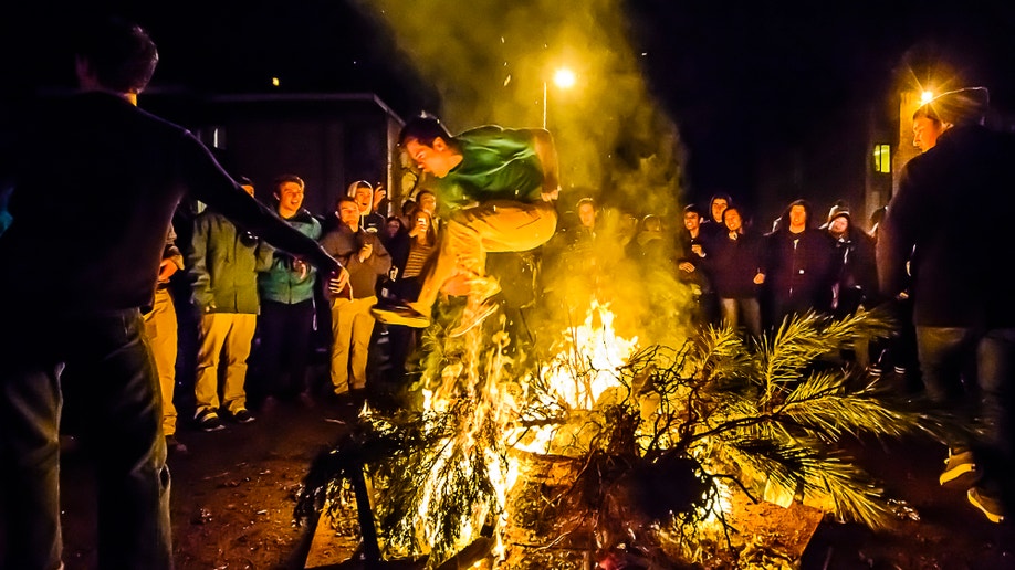 6f55acc9-Michigan State Rowdy Crowds