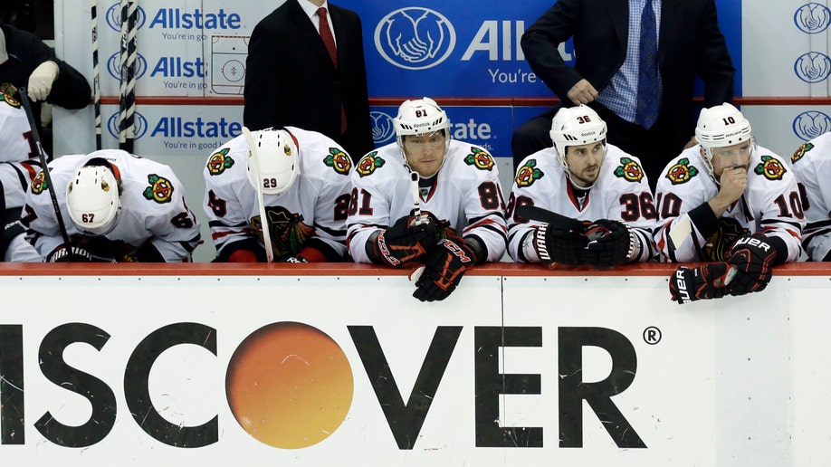 e554dbe9-Blackhawks Red Wings Hockey