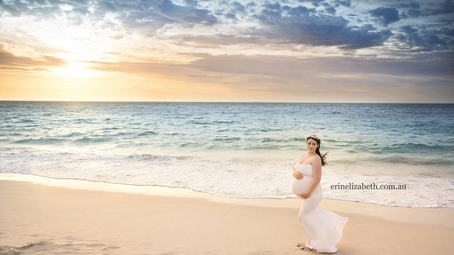 fe18aa62-viral maternity photos 4