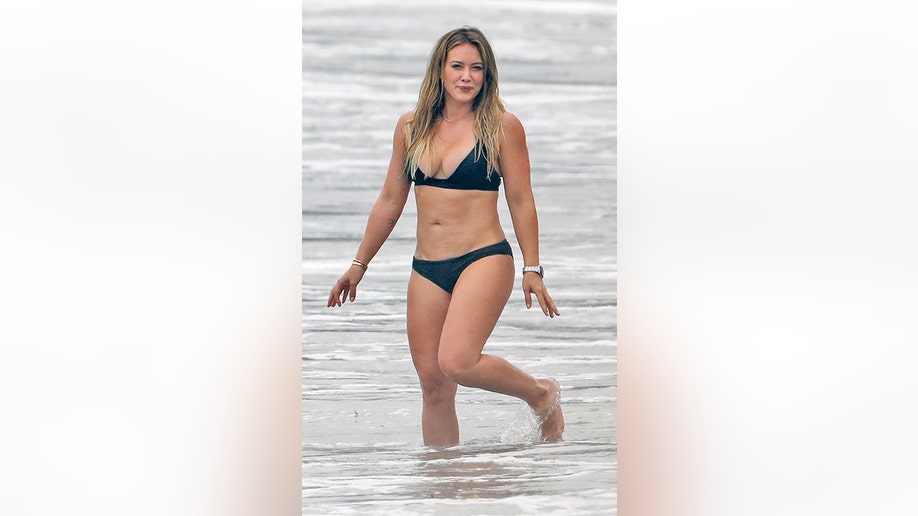 Brooke henderson bikini pics 💖 Brooke Shields shows off her 