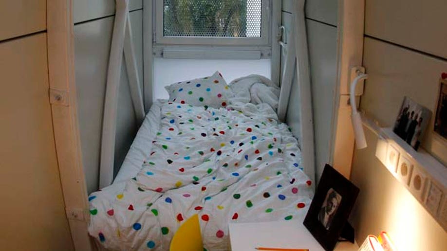 f817fefe-POLAND-NARROW