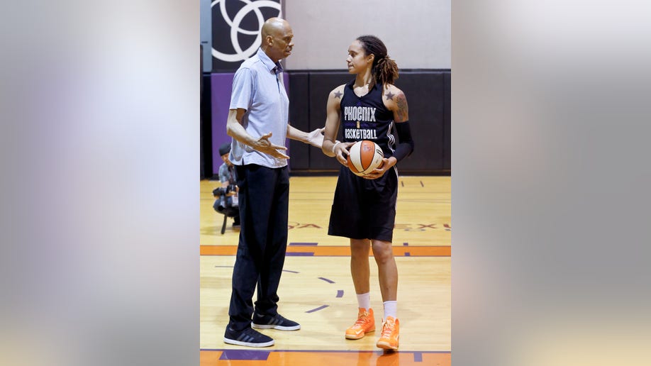 17154738-Kareem And Brittney Basketball