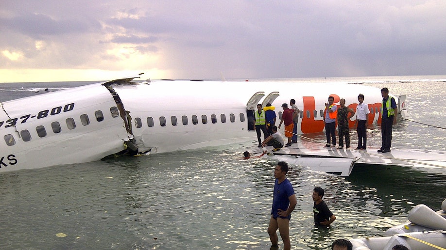 6d1eae36-Indonesia Plane Crash