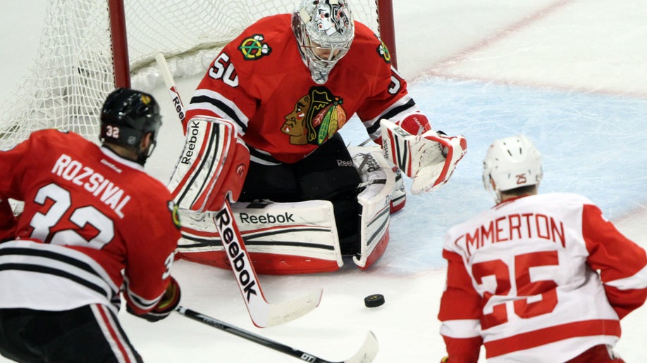 4f293f24-Blackhawks Red Wings Hockey