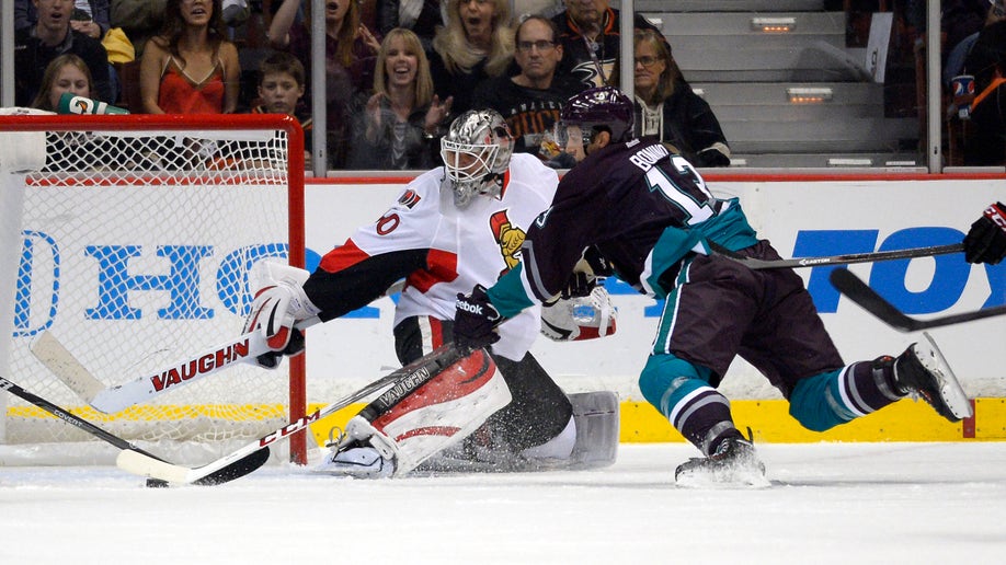 3790081f-Senators Ducks Hockey