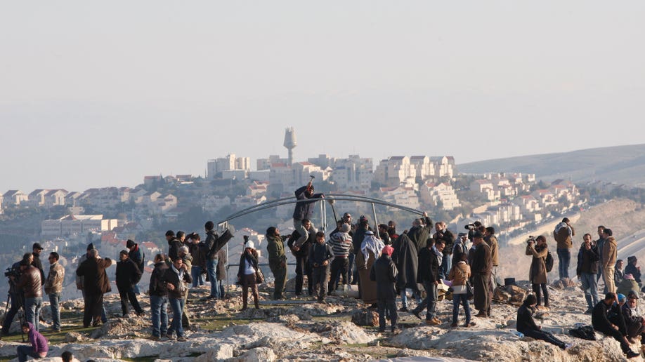 ecfa966a-Mideast Jerusalem Behind The Barrier