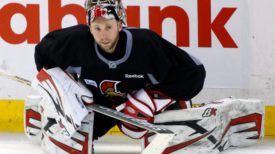 55603718-Senators Hockey