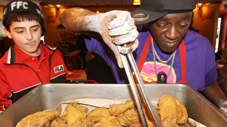 Rapper Flavor Flav Opens Fried Chicken Restaurant Fox News 