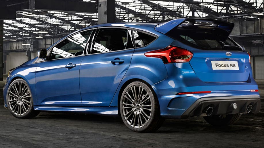 Hot Ford Focus RS hatchback ready to burn rubber to the ...