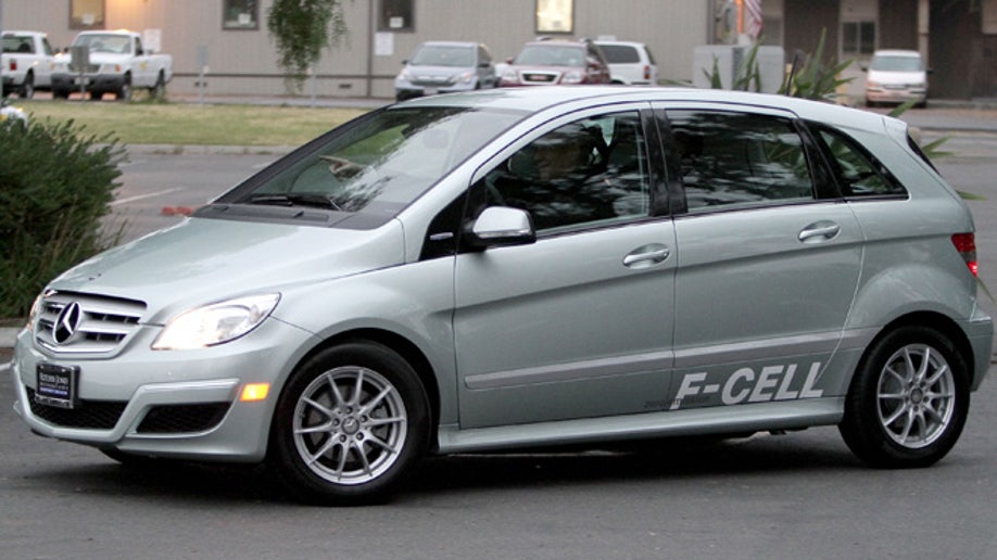 Mercedes-Benz USA First F-CELL Customer Delivery