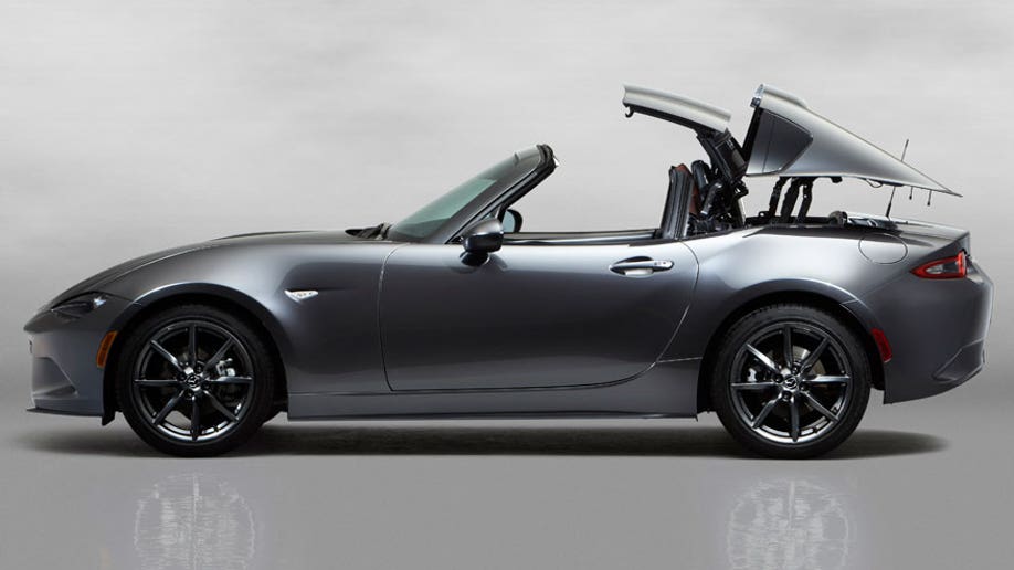 2017 Mazda MX-5 RF targa-roof fastback reavealed at New York Auto