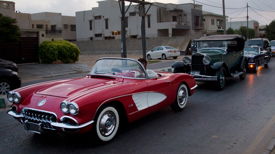 0545d7fc-Pakistan Vintage Cars