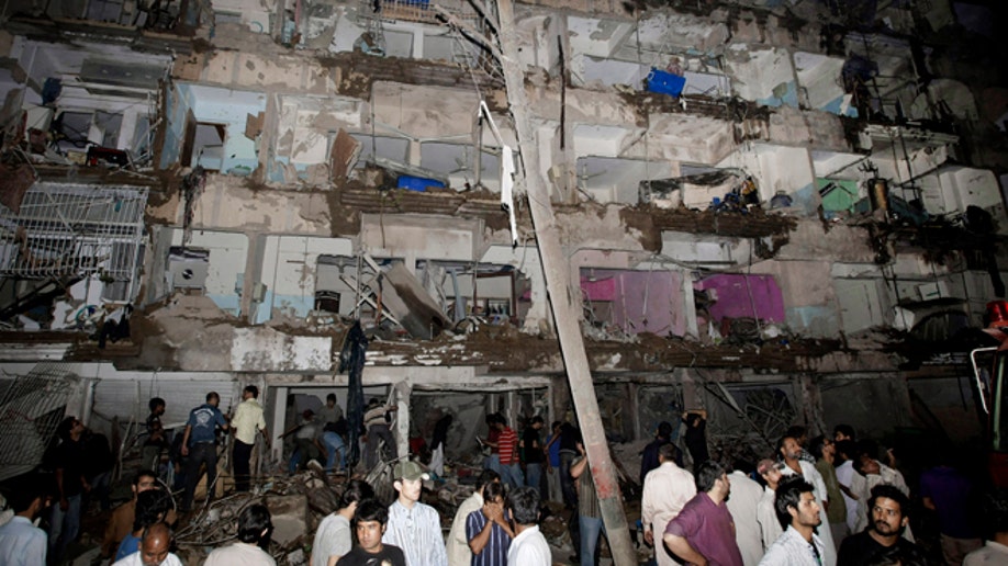 Сколько дней траур после теракта. Октябрь 2007 Пакистан теракт. 18 Октября 2007 года теракт в Карачи.