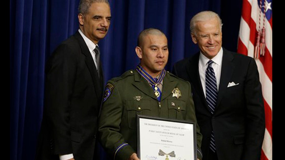 Latino Officer Among White House Medal Of Valor Honorees Fox News