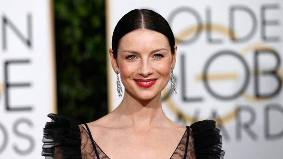The%20Star%3A%20Caitriona%20Balfe%0AThe%20Show%3A%20Golden%20Globes%0AThe%20Makeup%20Artist%3A%20Molly%20R.%20Stern%0AThe%20Products%3A%20By%20layering%20Chanel%20Rouge%20Coco%20Ultra%20Hydrating%20Lip%20Colour%20in%20Jeanne%20(%2437)%20and%20Chanel%20Rouge%20Coco%20Stylo%20Complete%20Care%20Lipshine%20in%20Histoire%20(%2437)%2C%20Stern%20created%20an%20elegant%2C%20long-lasting%20pout.%0A