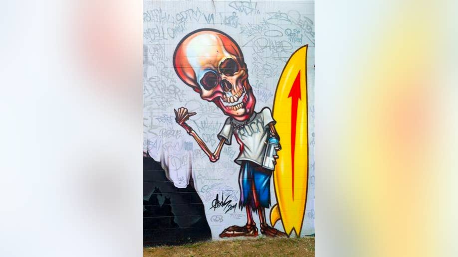 453ac254-Travel Trip Honolulu Graffiti