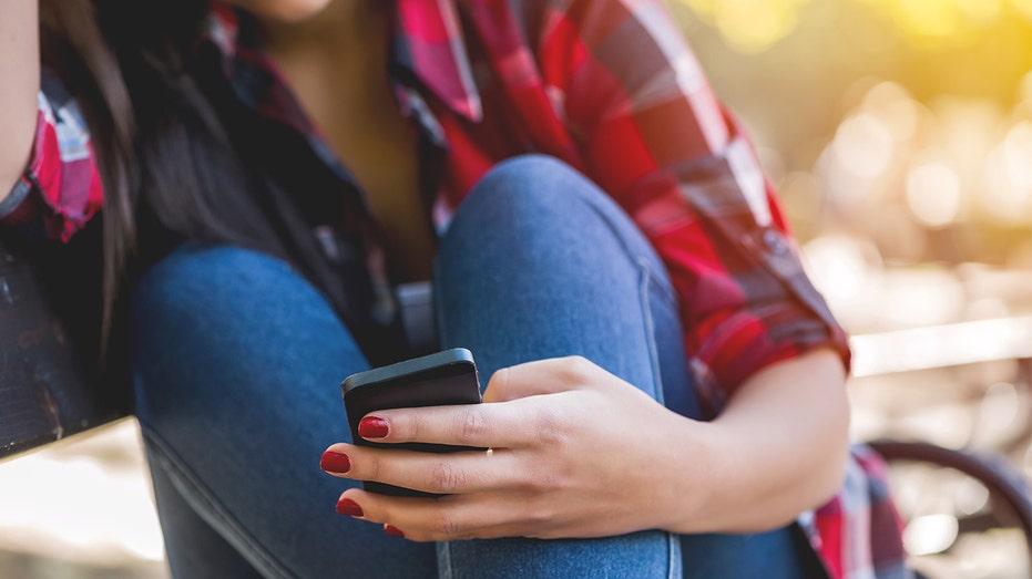 Moms sound off on tragic new study saying teen girls are facing rise in sadness: Schools are a ‘hub’ for harm 1 cyber bullying