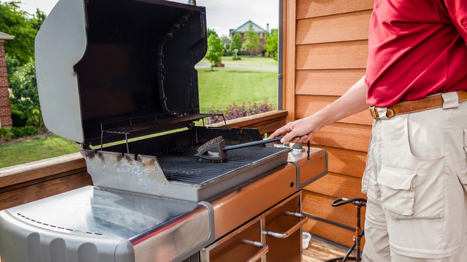 How to Clean A Gas Grill - Grilling Grandma %