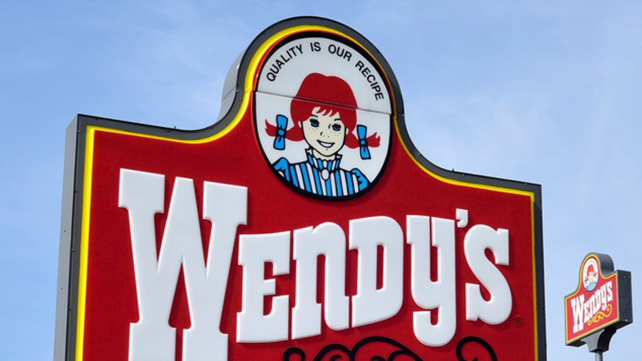 引退サイン】Wendy's Red & White EXIT