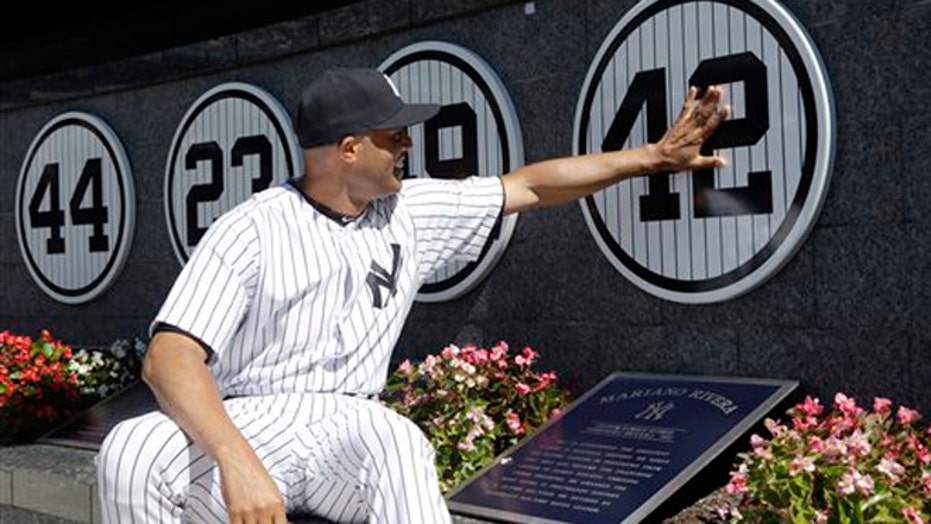 Yankees honor Rivera in pregame ceremony