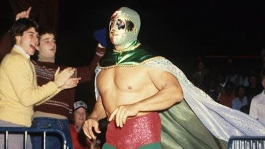 The Man of Thousand Mil Mascaras Inducted into Hall of Fame | News