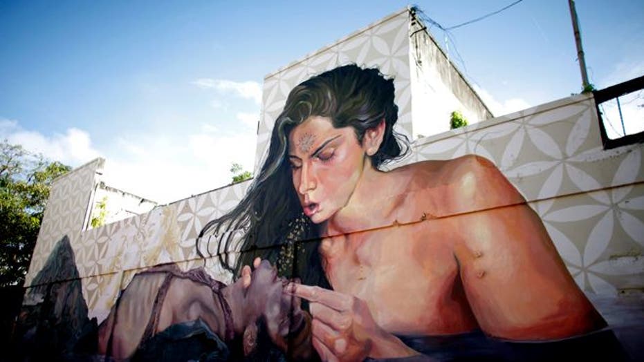 Murals, makeshift movie houses mark revival of neighborhood in San Juan, Puerto Rico