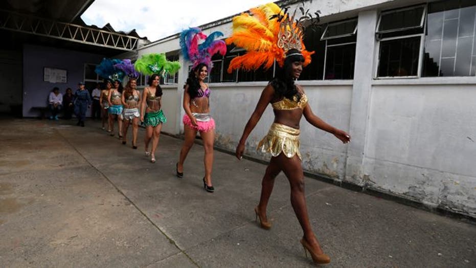 Colombianas Behind Bars Strut Their Stuff In Prison Beauty Pageant