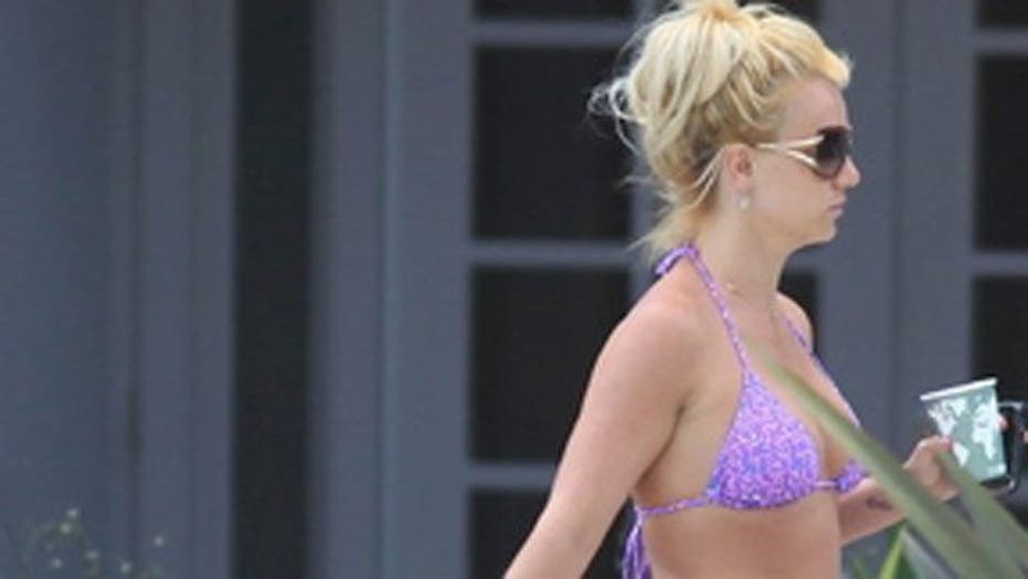 Britney Spears: Hot Bikini Mama