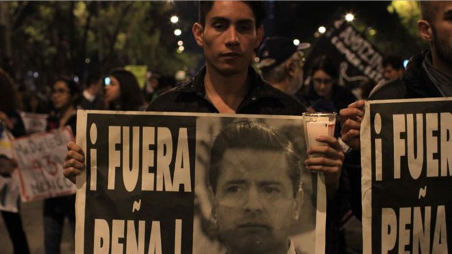 Mexico City demonstrators call for justice for missing students, Pres. Peña Nieto’s resignation