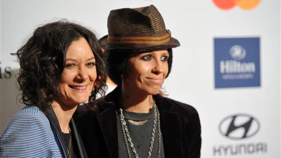 sara gilbert dating linda perry