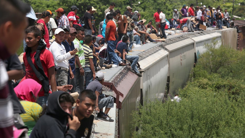 Mexico Cracks Down On Migrant Train La Bestia Raided It 153 Times In 