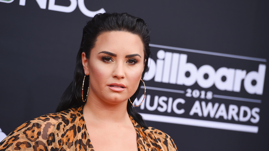 Demi Lovato S Sorry Not Sorry Apology Called Out By Frozen Yogurt Shop Denies Star Donated Fox News