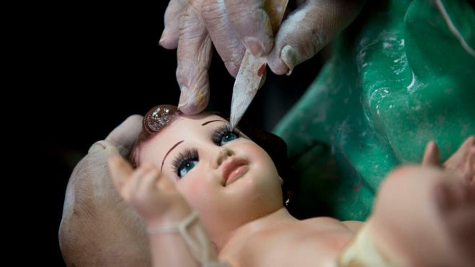 Mexican artisans lovingly prepare Christ figures for Candlemas