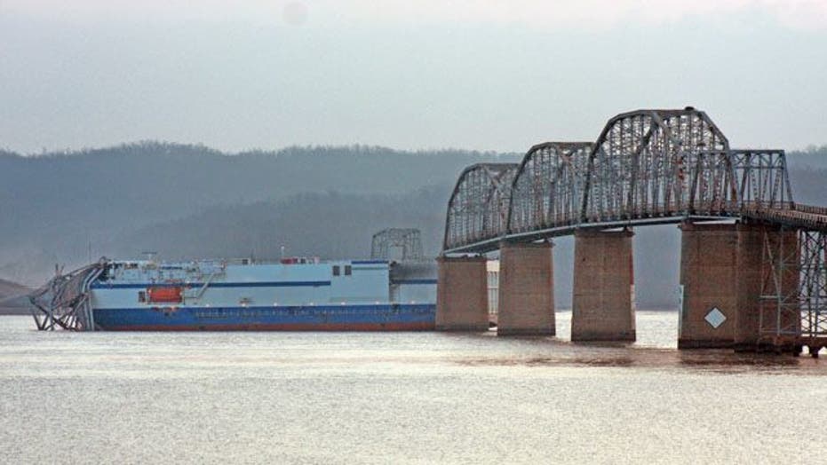 Kentucky bridge collapses after being struck by cargo ship | Fox News