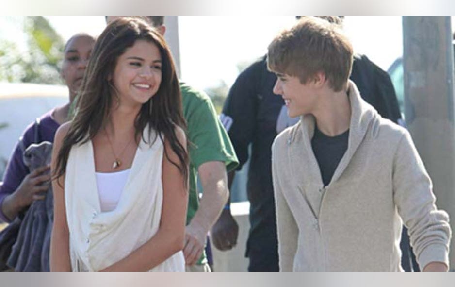 Selena Gomez And Justin Bieber S Fun Day In Santa Monica Fox News Selena Gomez And Justin Bieber S Fun Day In Santa Monica Fox News