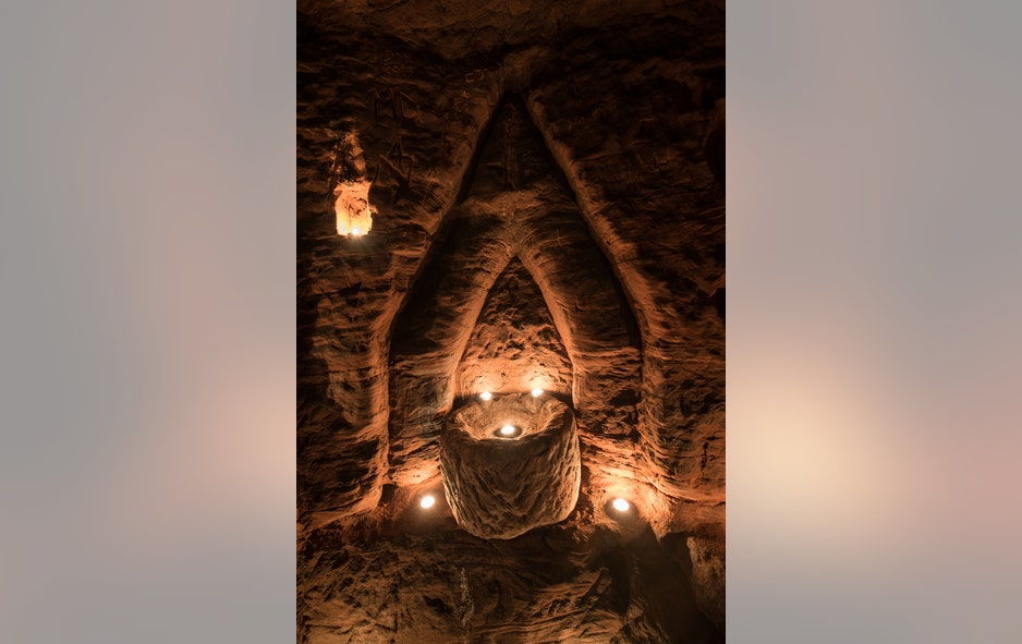 Rabbit hole leads to 700 year old Knights Templar cave Caters_knights_templar_cave_10
